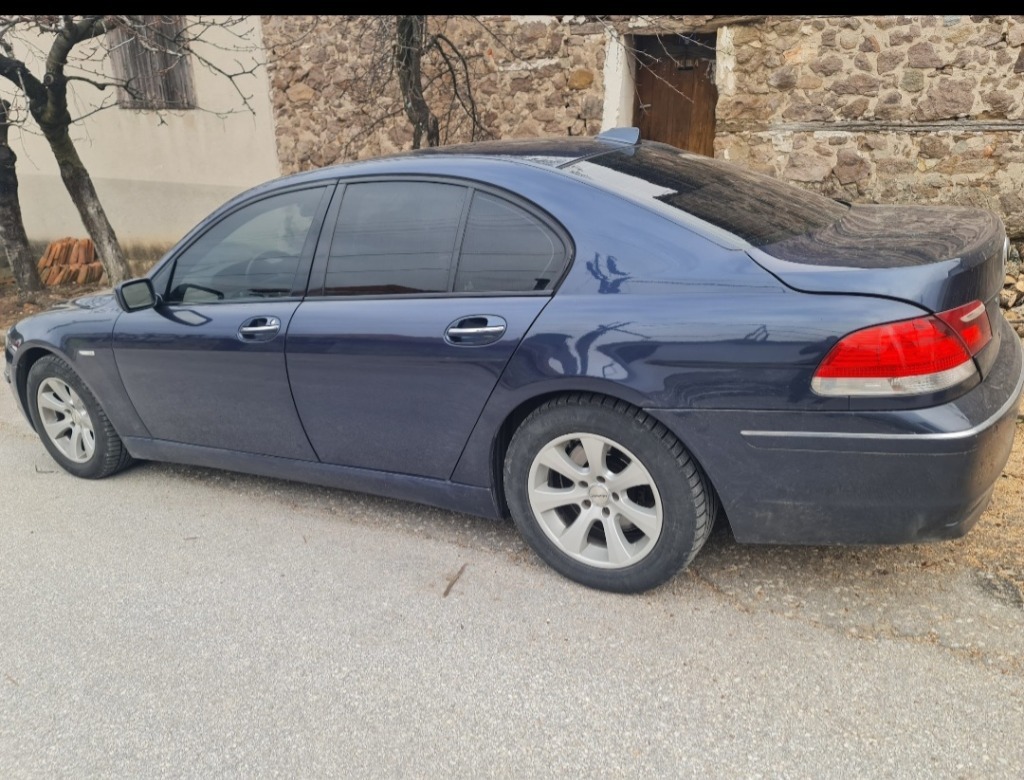 BMW 750 4.8