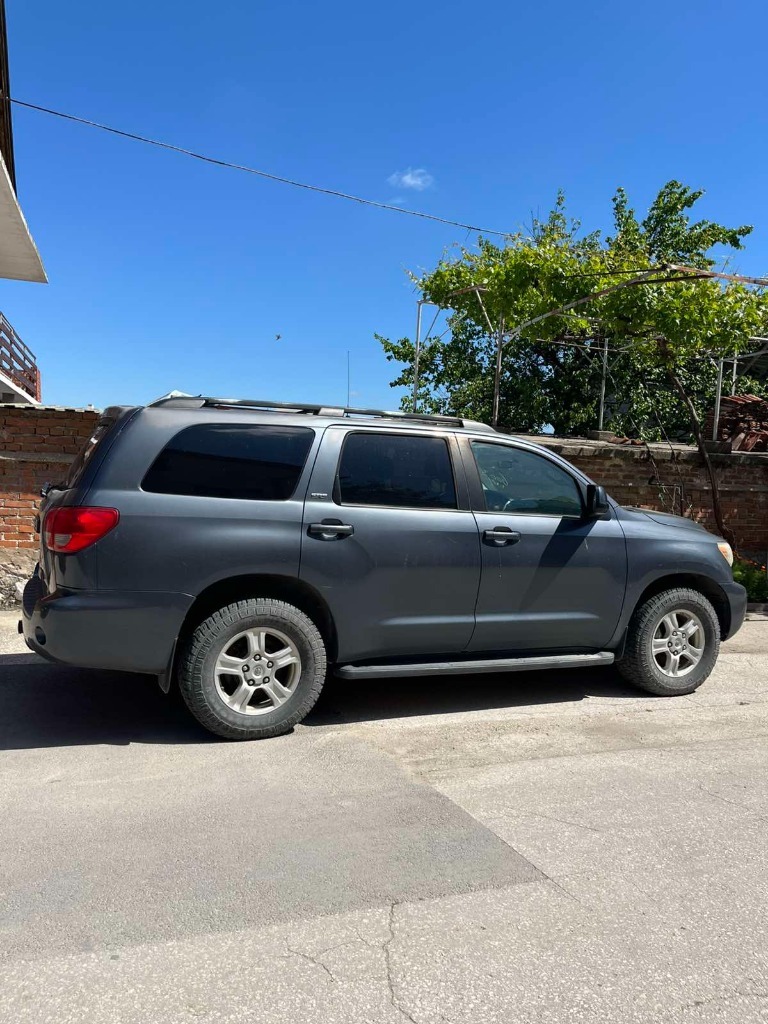Toyota Sequoia