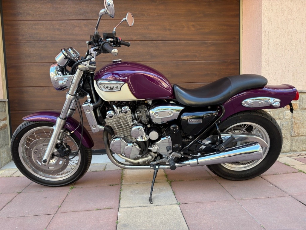 Triumph ADVENTURER 900