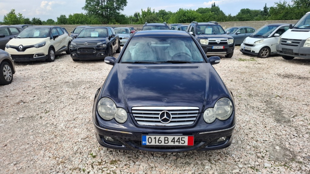 Mercedes-Benz 220